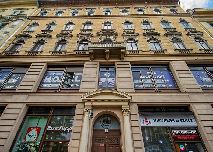 Urania アパート *